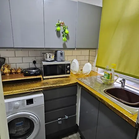 Holiday home Beautiful 1-bed House In Leeds
