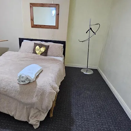 Beautiful 1-bed House In Leeds