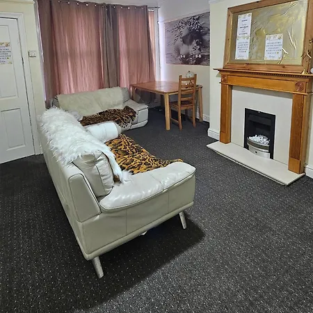 Beautiful 1-bed House In Leeds Holiday home *