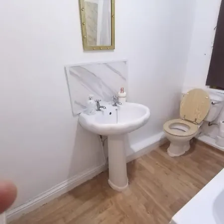 Beautiful 1-bed House In Leeds Holiday home *