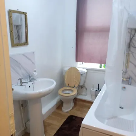 Beautiful 1-bed House In Leeds Holiday home *